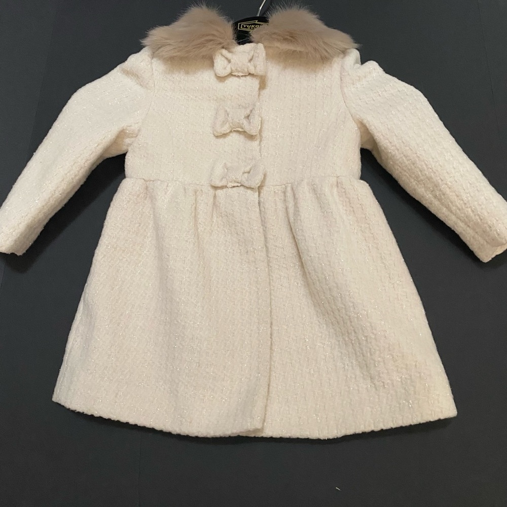 Little Girls Adorable Cream Coat - Picture 8 of 13